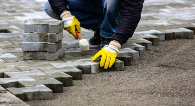 Beton bordür, parke ve oluk taşı döşenmesi işi yaptırılacaktır