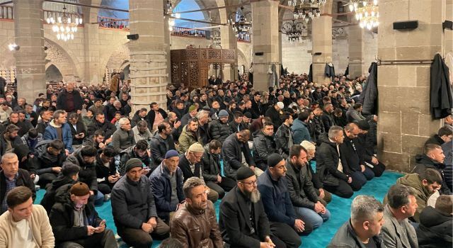 Miraç Kandili, Tüm Camilerde Dualarla İdrak Edildi