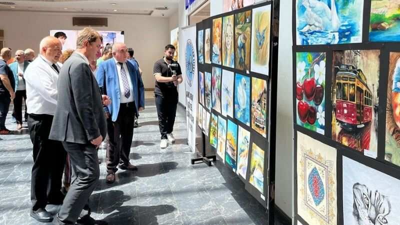 100 Eserlik Sergi, Kentin Sanatseverlerine Kapılarını Açtı