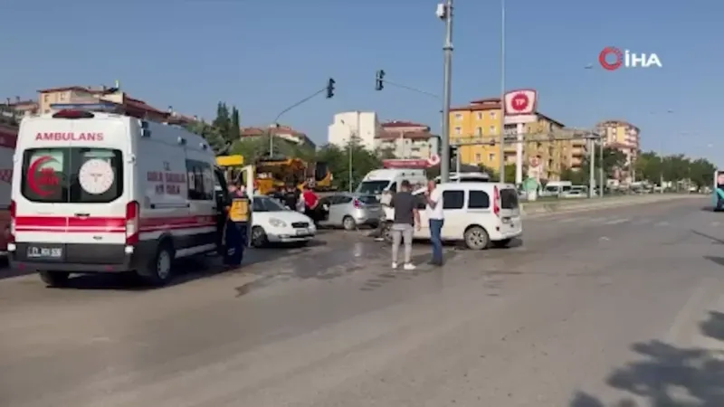 Vakaya giden sivil ekip aracı ile otomobil çarpıştı: 2’si polis 3 yaralı