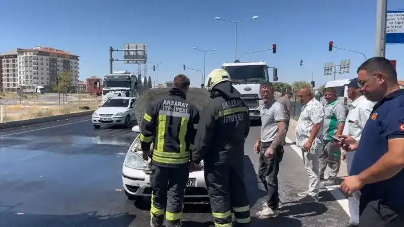 Aksaray’da seyir halindeki otomobilde yangın paniği