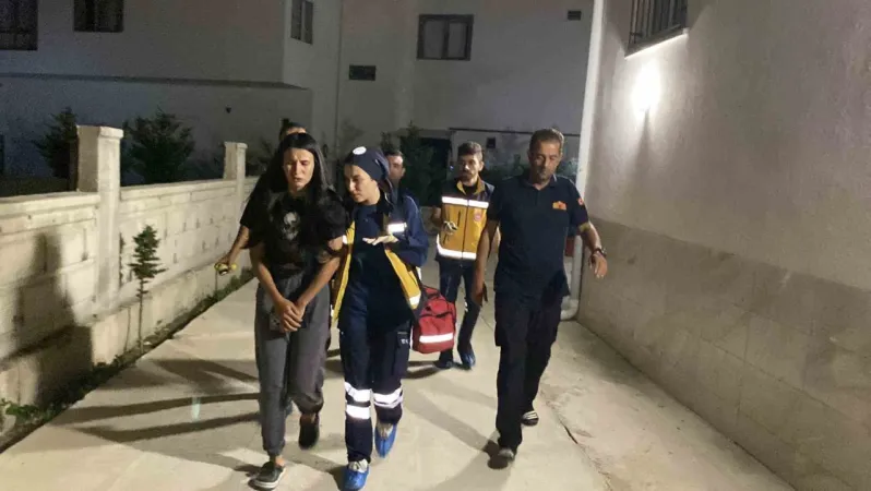 Eşinin eve kilitlediği kadın hap içip intihara kalkınca evde mahsur kaldı