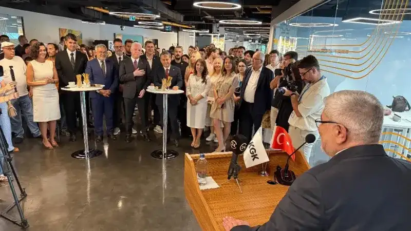 KGK’nin “Türkiye’deki Amerika” sergisini İstanbul Valisi açtı