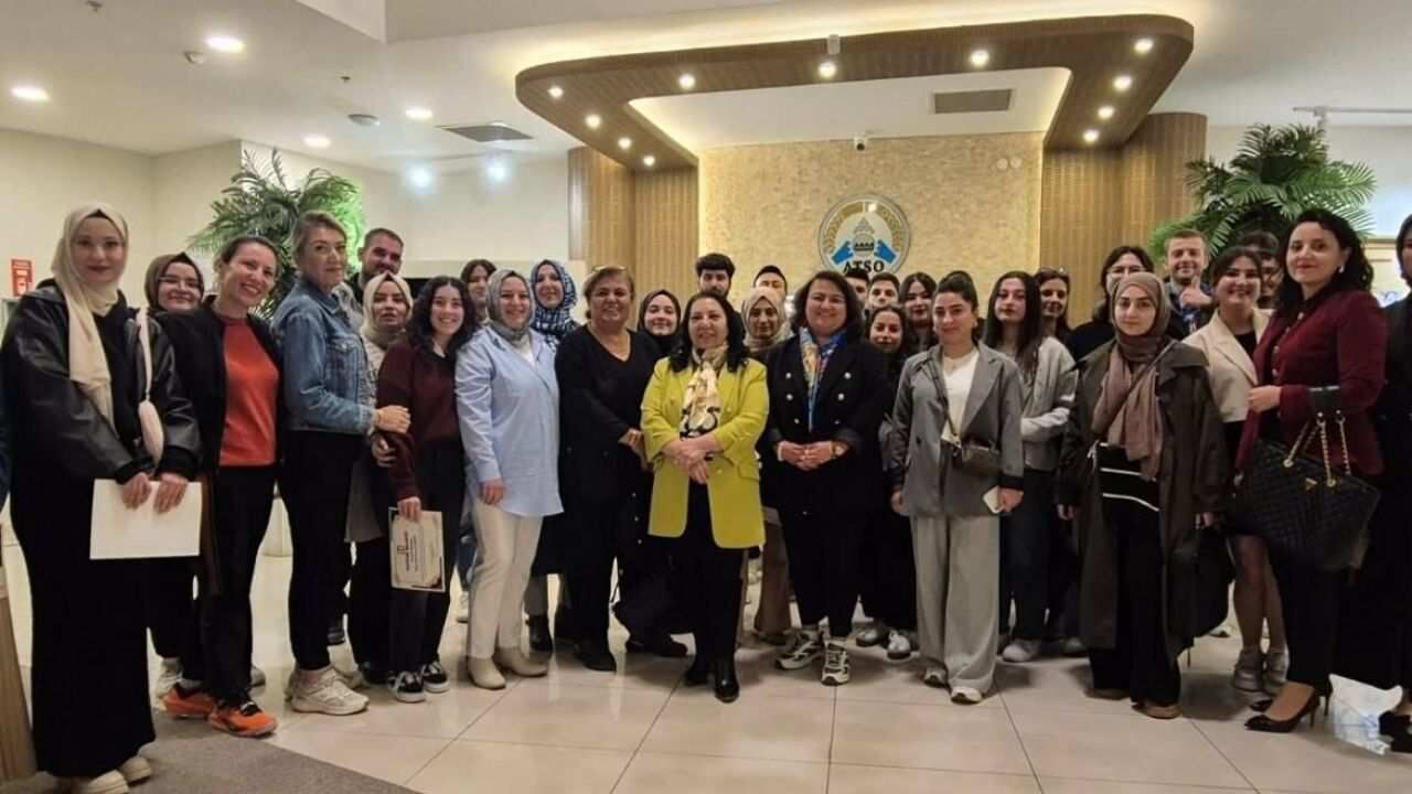 Aksaray'da Girişimcilik Rüzgarı: Üniversite Öğrencilerine "Yapay Zeka ve Dijital Pazarlama" Eğitimi Tamamlandı