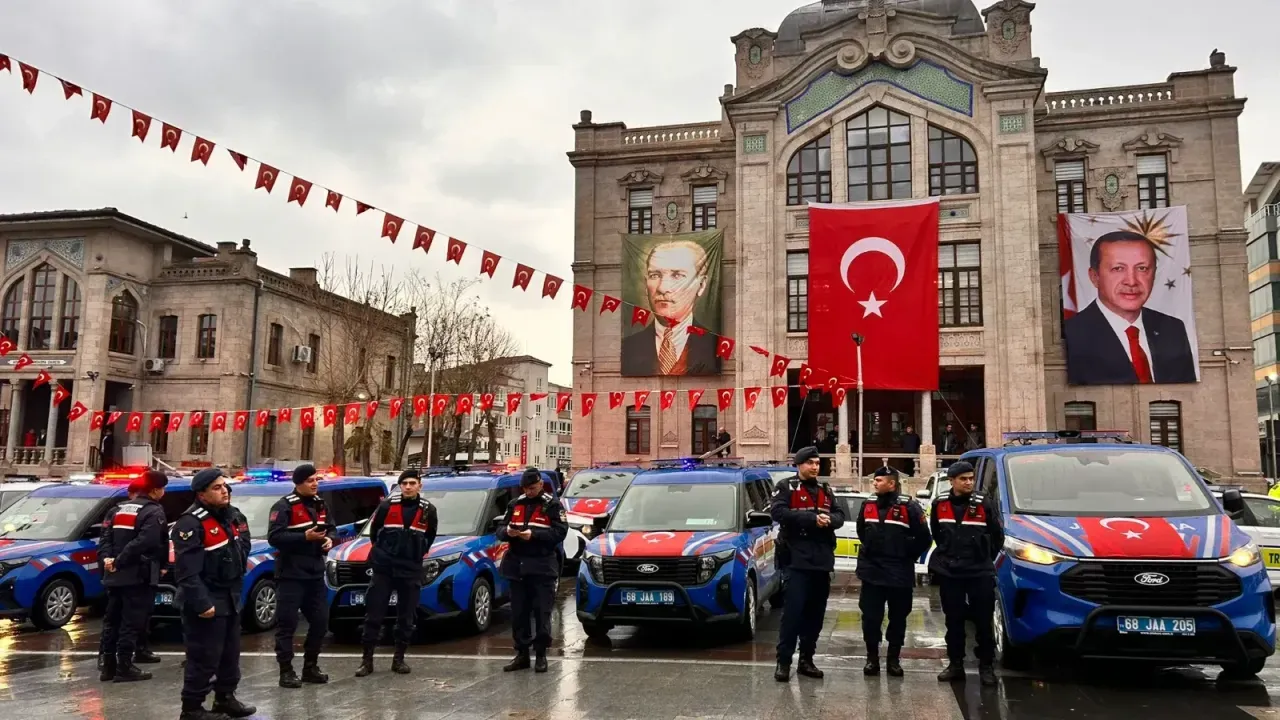 Millet-devlet iş birliği ile jandarma ve polis teşkilatına 118 yeni araç alındı