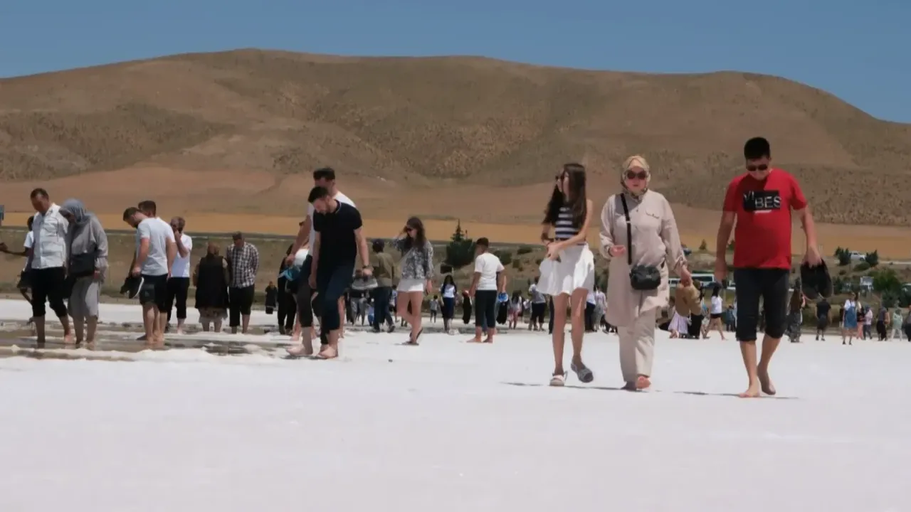2025'te turizm geliri de turist sayısı da arttı
