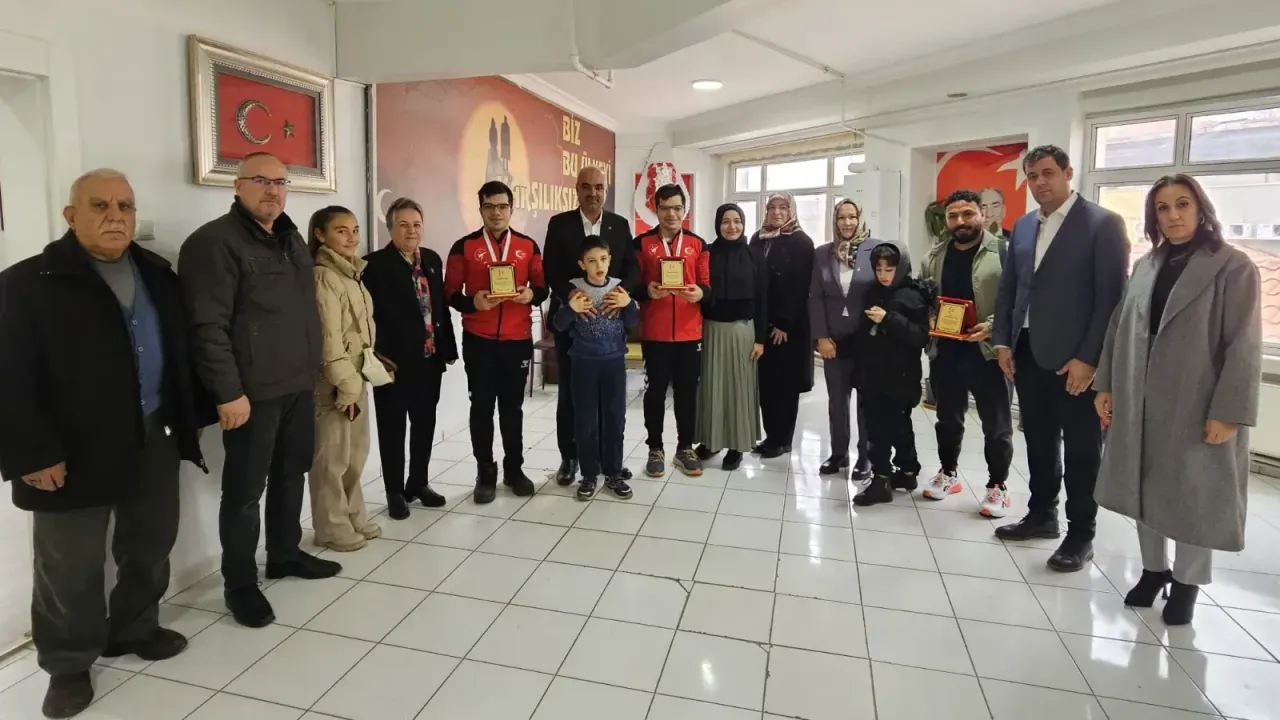 Şampiyon Sporcular MHP İl Teşkilatını Ziyaret Etti
