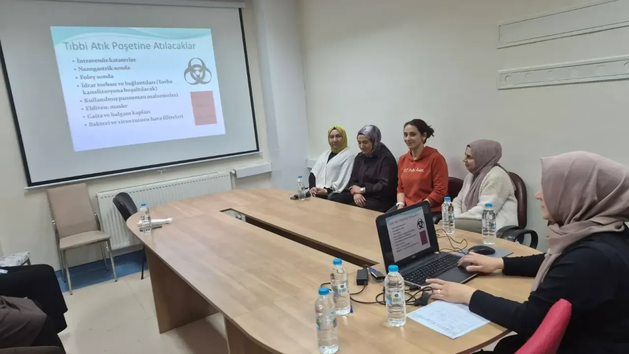 Gülağaç'ta sağlıkçılara hijyen eğitimi verildi
