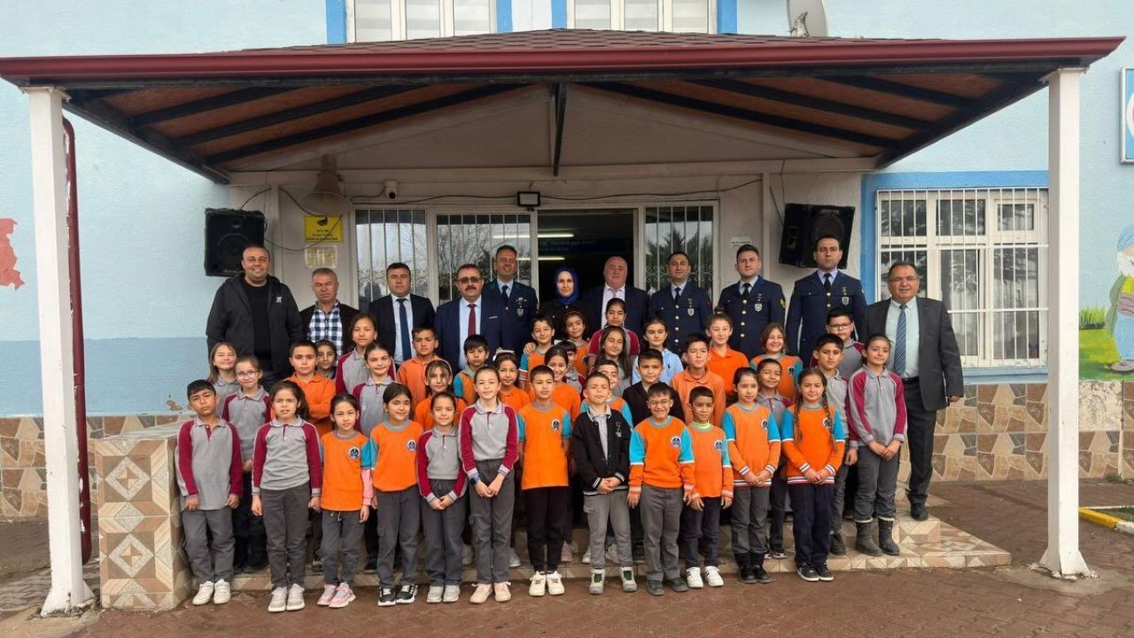 Okuma yazmayı öğrendiler ilk mektuplarını Mehmetçiğe gönderdiler