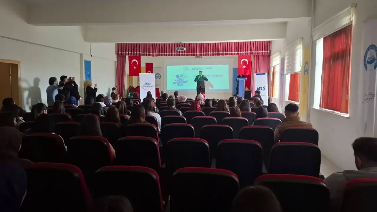 ASÜ’lü öğrencilere afet farkındalık eğitimi verildi