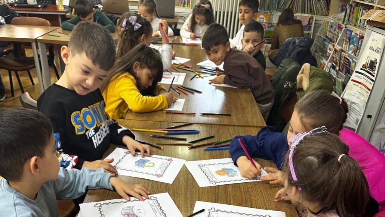 Minikler kütüphane kültürüyle tanıştı