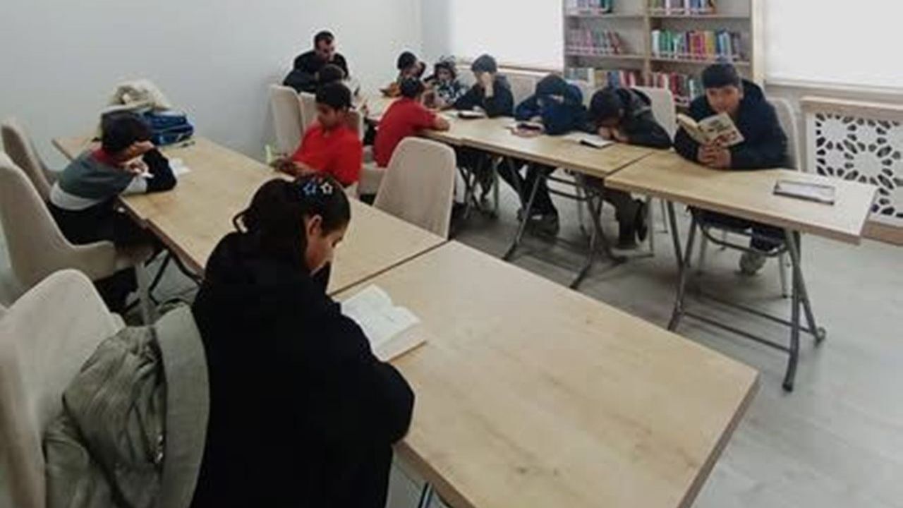 Ağaçören’de öğrenciler kütüphaneyi tanıdı