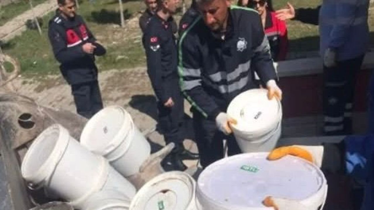Dev gıda operasyonu: 4 tonu aşkın kaçak ürün imha edildi