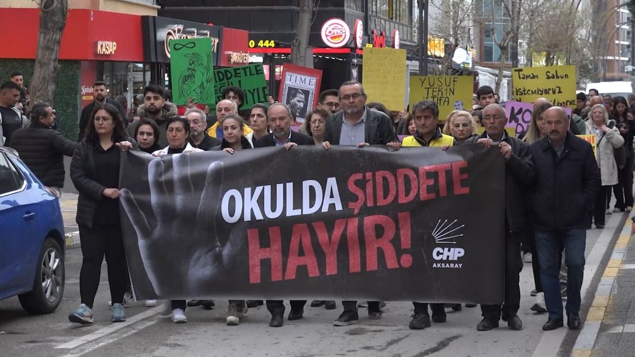 “Okulda Şiddete Hayır” Yürüyüşü: Öğrenciler ve CHP Teşkilatı Sessiz Yürüyüşle Tepki Gösterdi