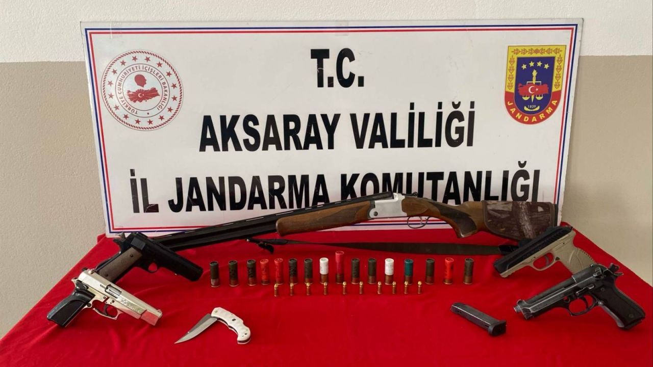 Gülağaç'ta ruhsatsız silah operasyonu: 3 gözaltı