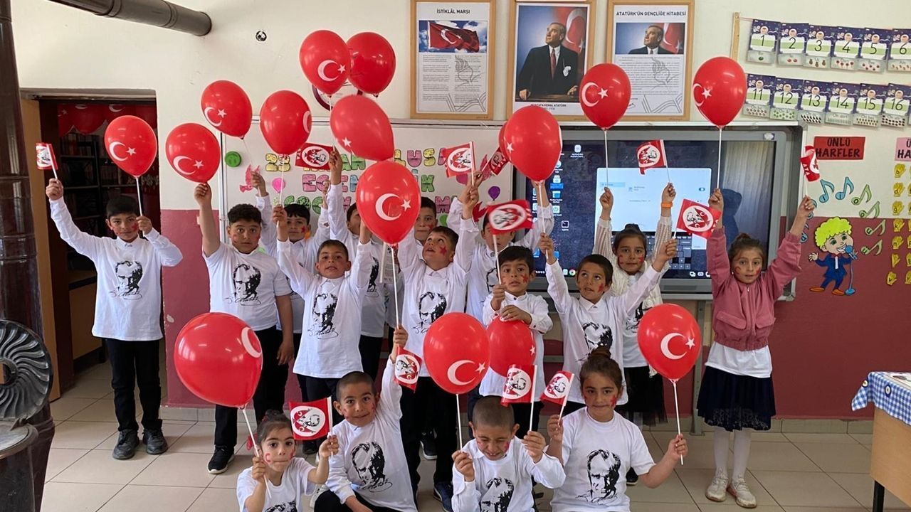 ADD Aksaray’dan köy okuluna 23 Nisan sürprizi