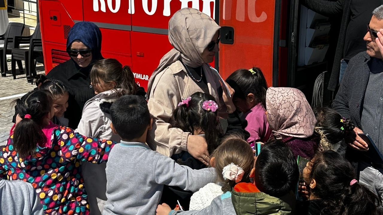 Köyler Gezici Kütüphane sayesinde kitapla buluşuyor