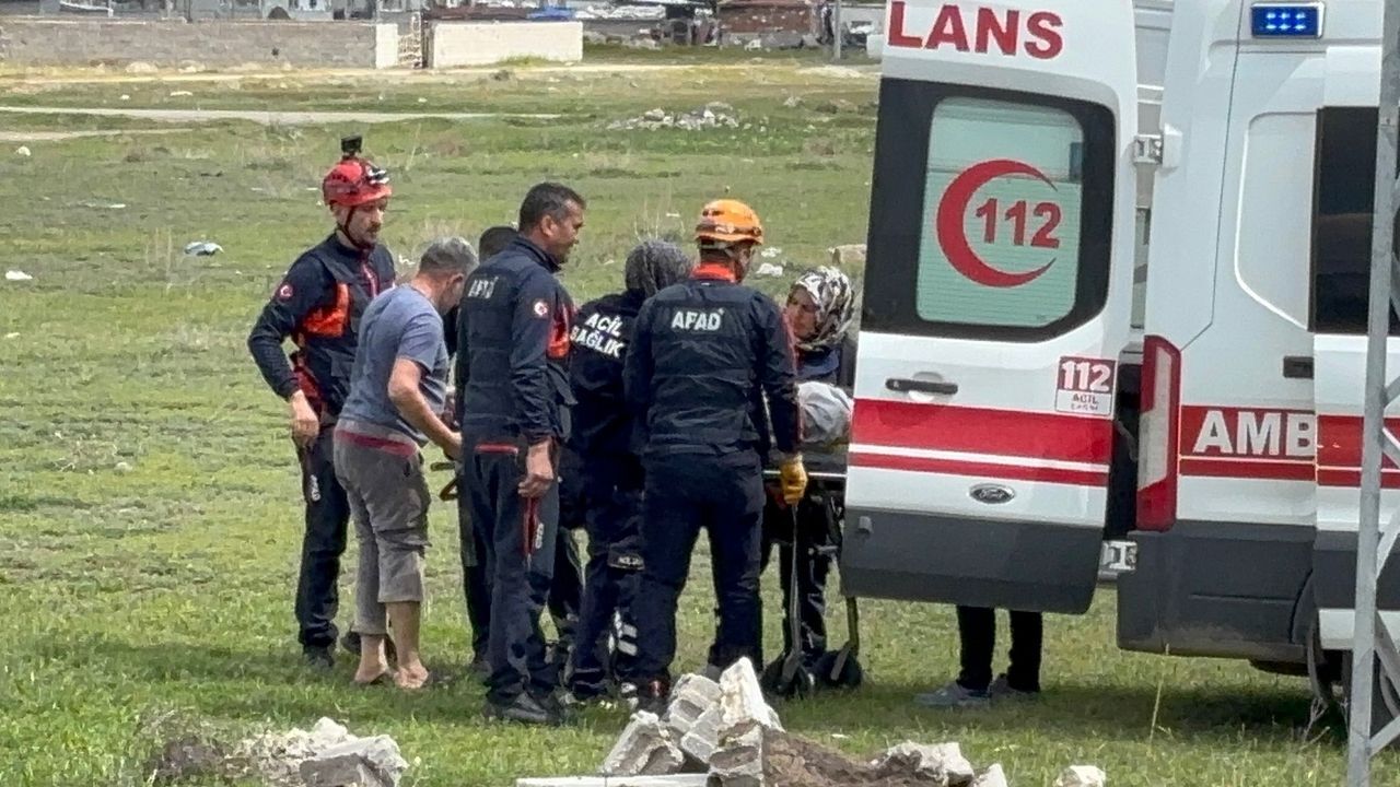 Otomobil sulama kanalına düştü: 3 yaralı
