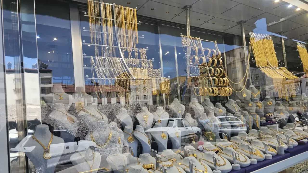 Altın fiyatlarının yükselmesi savaşa bağlı