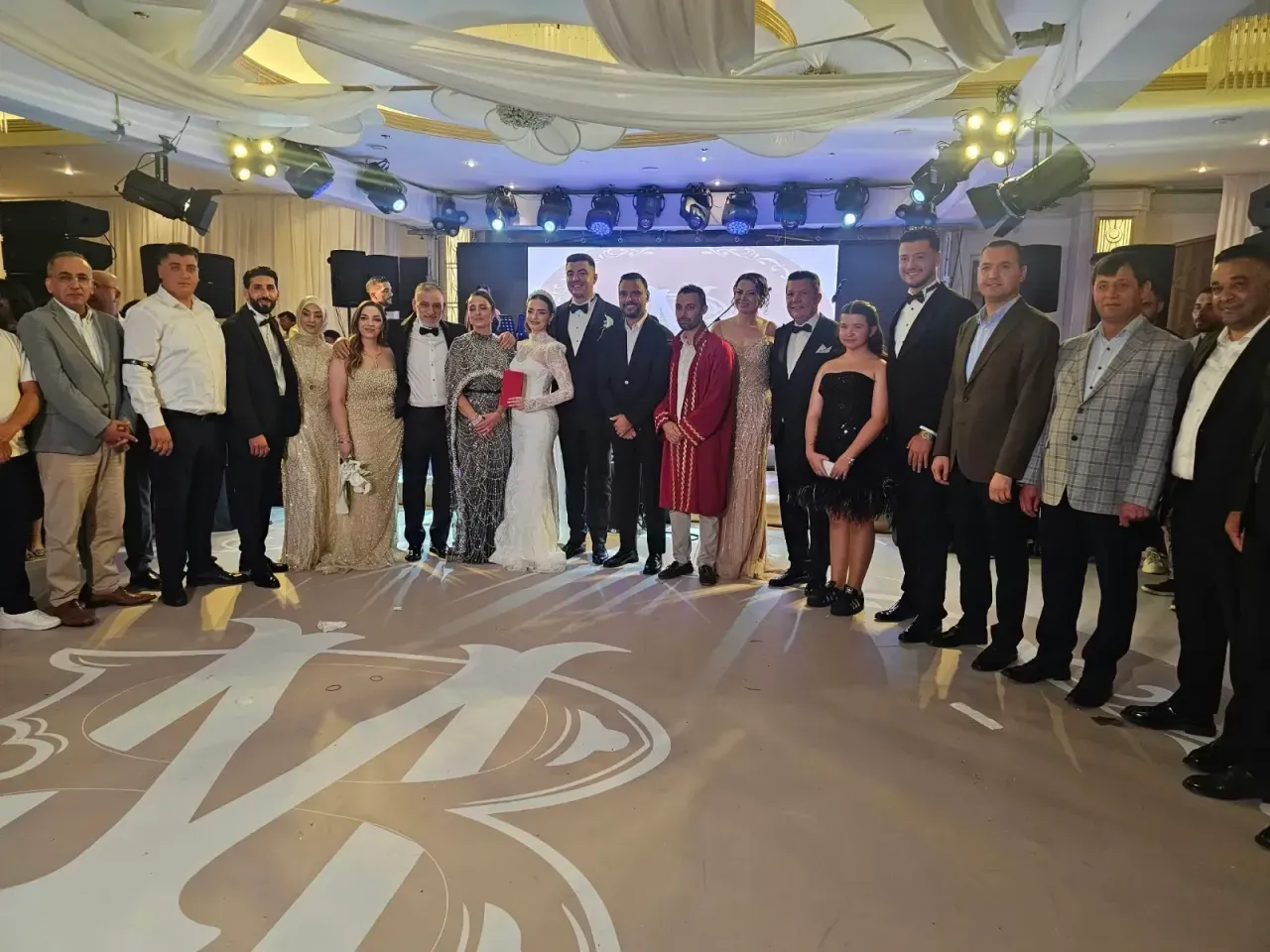 Aksaray'da Muhteşem Düğün: Mahir Ege ile Berfin Gönen Dünyaevine Girdi