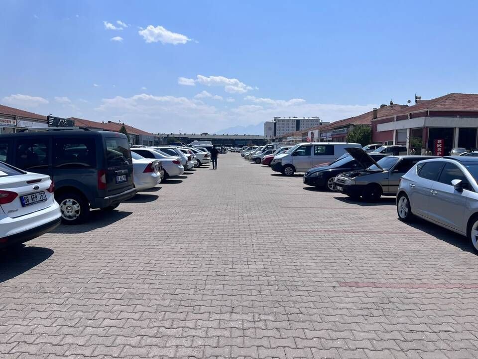 Altın Yükseldi, Piyasa Kımıldamadı: Aksaray Oto Pazarı Buz Kesti