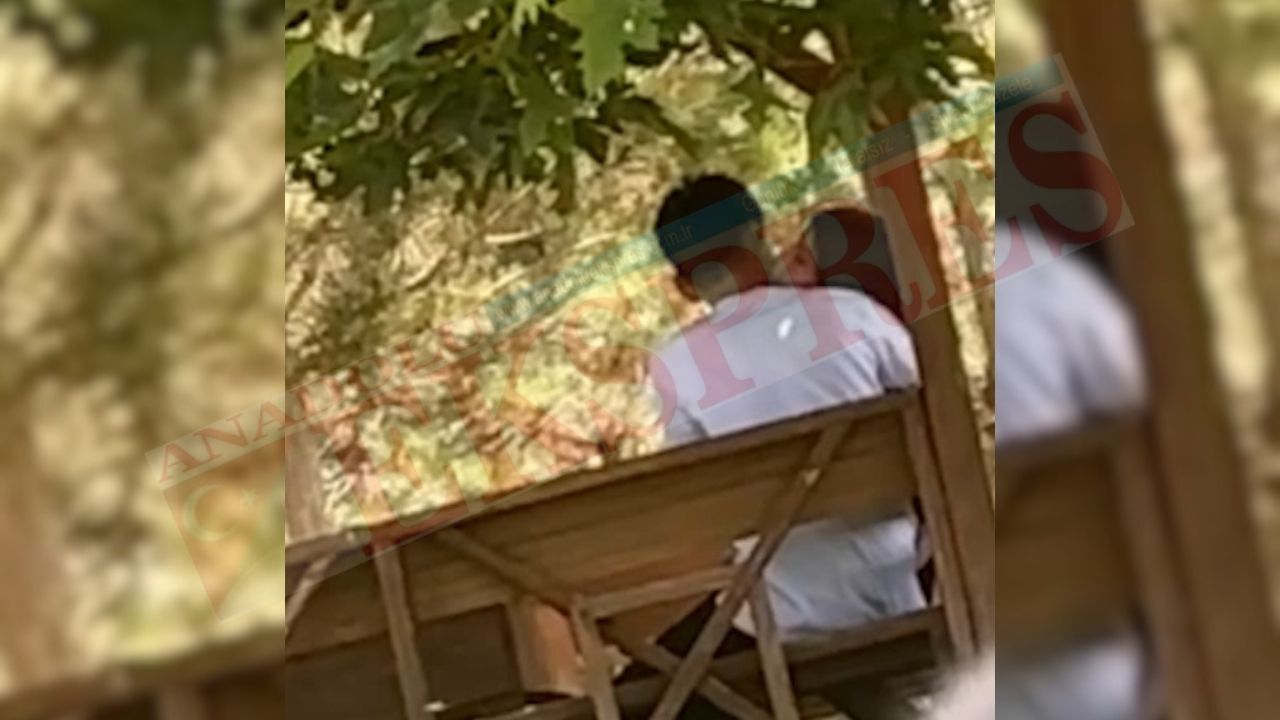 Seyir tepesinde çiftin uygunsuz davranışları tepki çekti