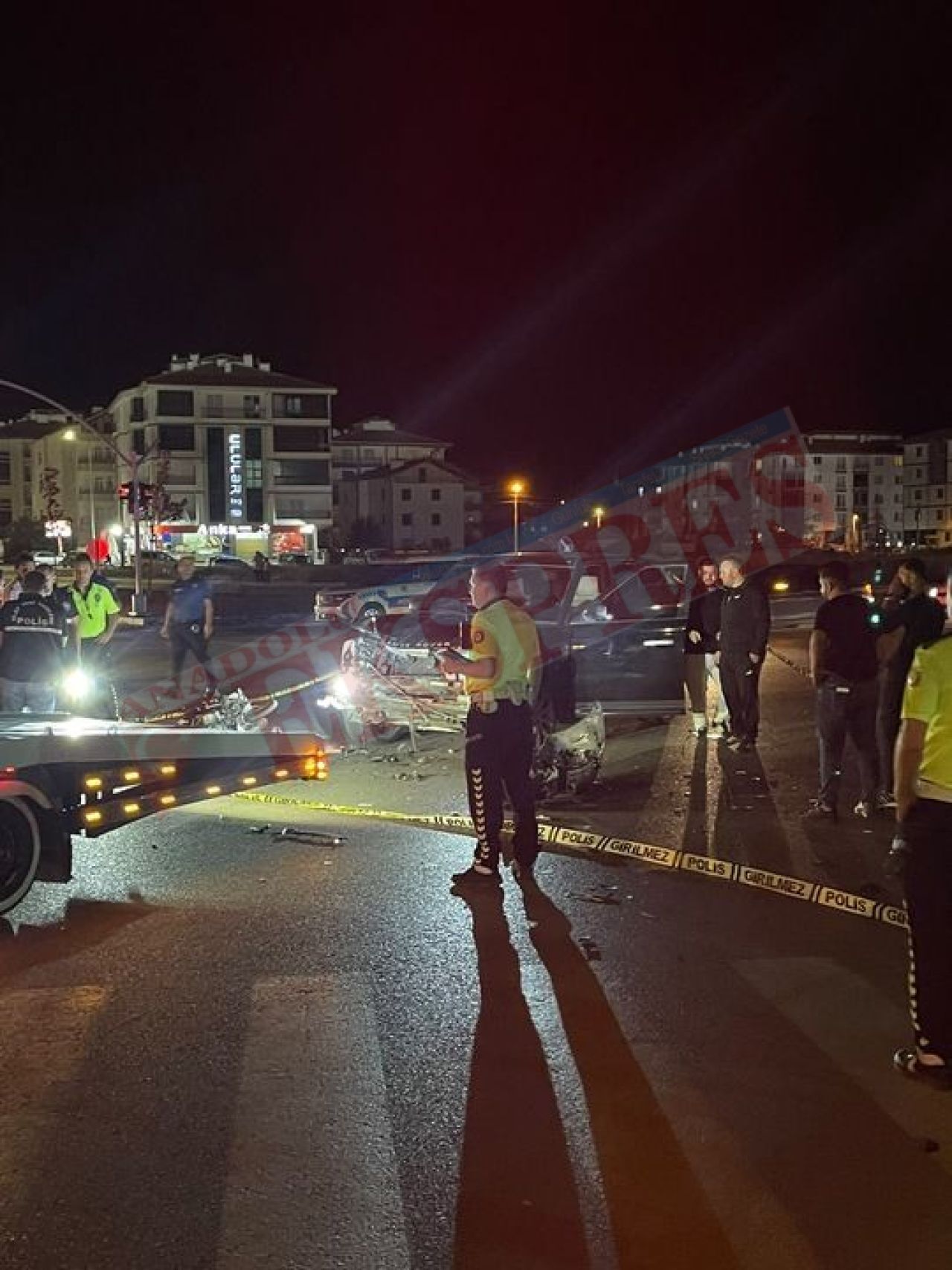 Aksaray’da Kavşakta Feci Kaza: Motosikletteki 2 Kişi Ağır Yaralandı