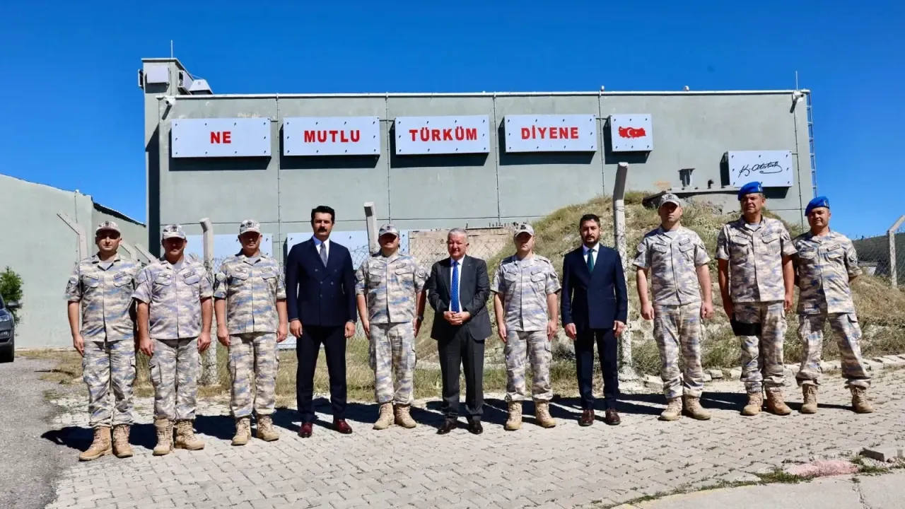 Vali Duru’dan Ekecik Hava Radar Kıt’a Komutanlığı’na ziyaret  