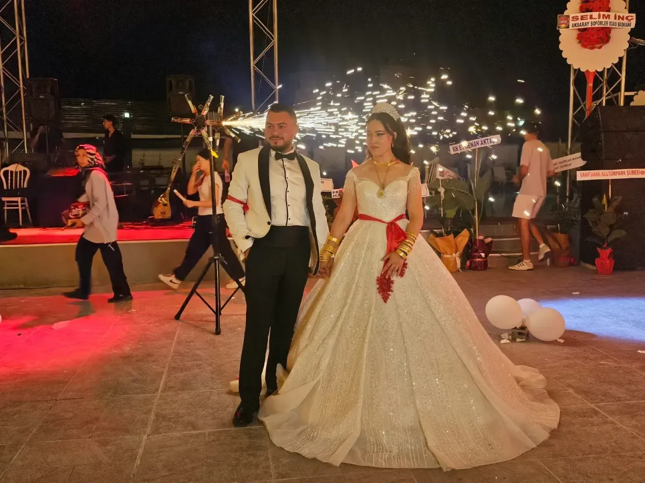 Rüya gibi bir düğünle dünya evine girdiler