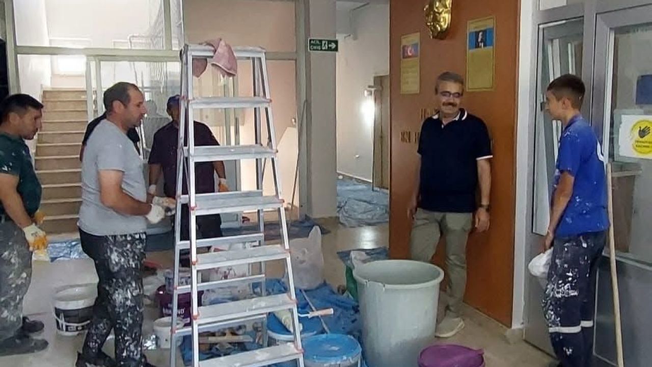 İlk ders zili öncesi okullarda bakım mesaisi