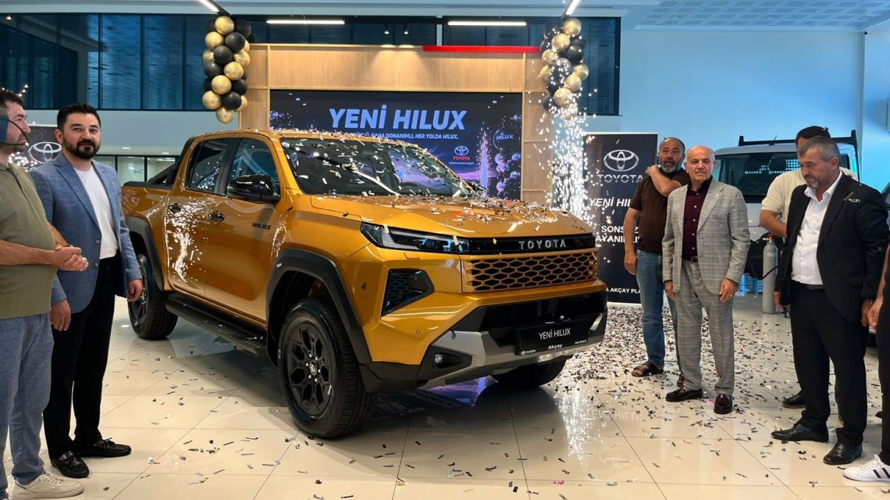 Yeni Toyota Hilux, Akçaylar Plaza’da sahneye çıktı 