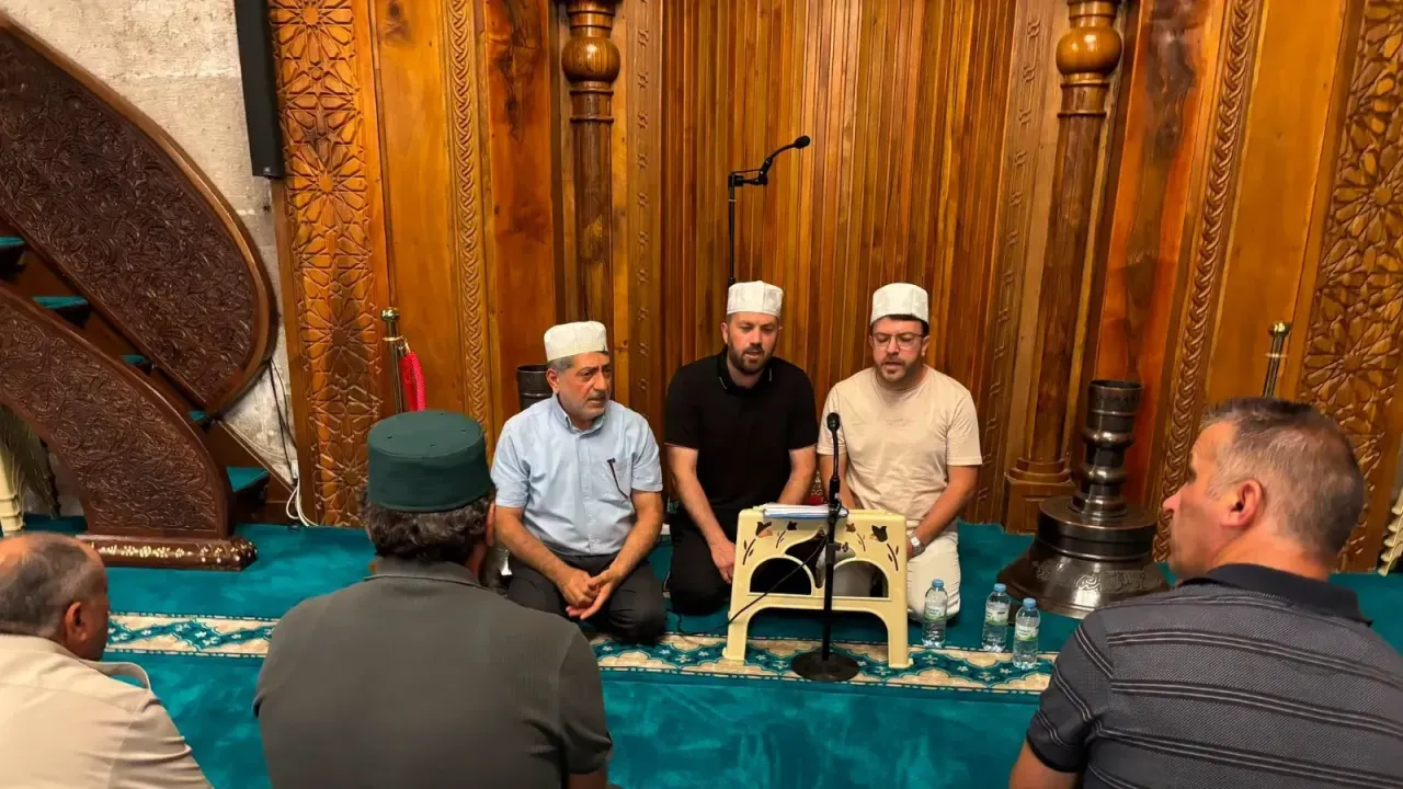 Kandil gecesinde Ulu Cami’den dualar yükseldi