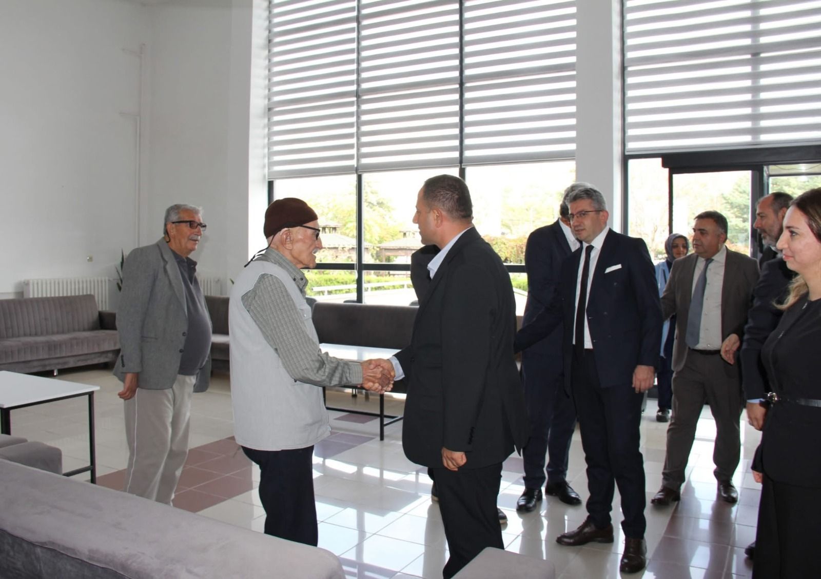 Aksaray’da Huzurevi Sakinleri Misafirlerini Şiirle Karşıladıı