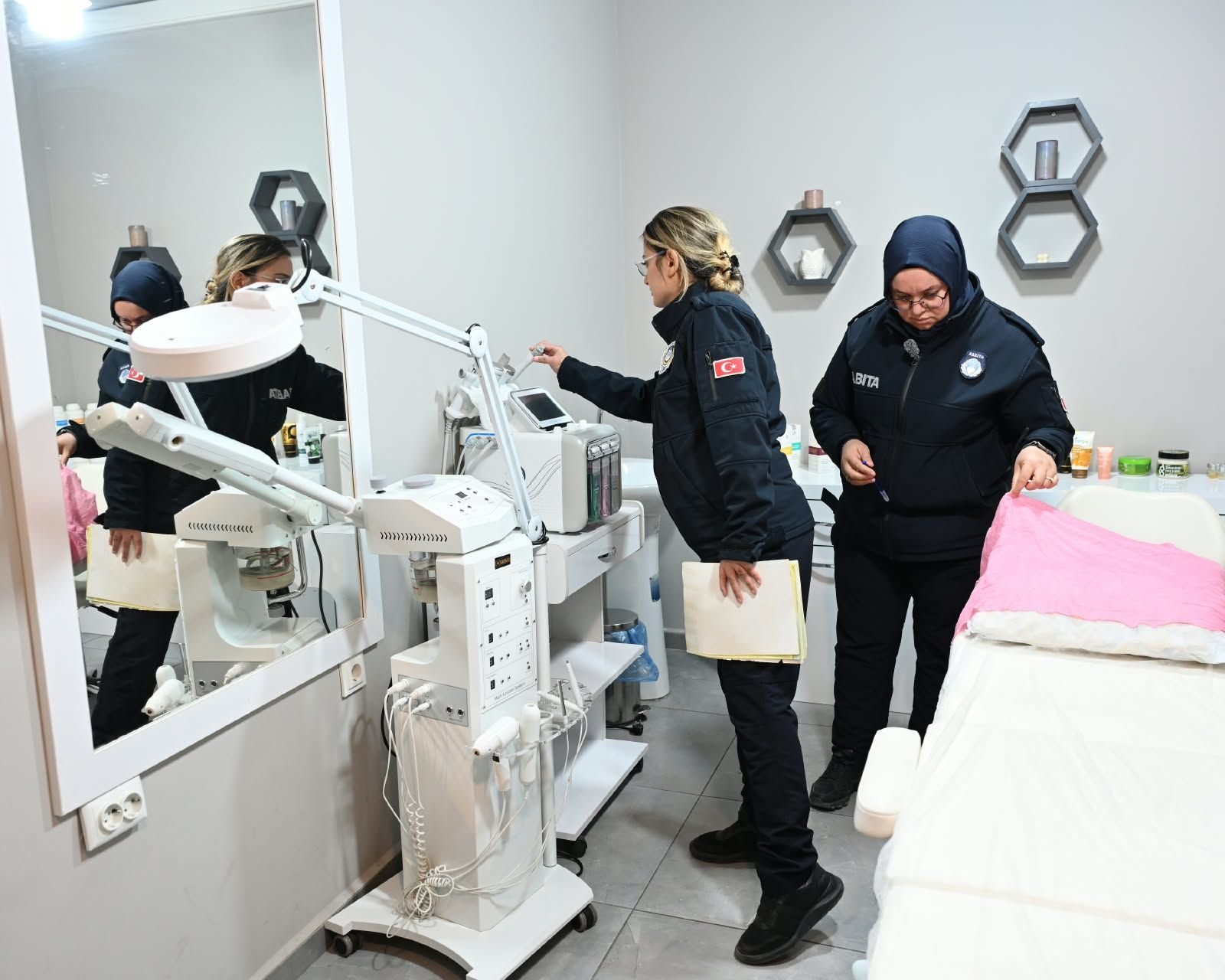 Aksaray’da Kuaför Ve Güzellik Salonlarına Yakın Ta