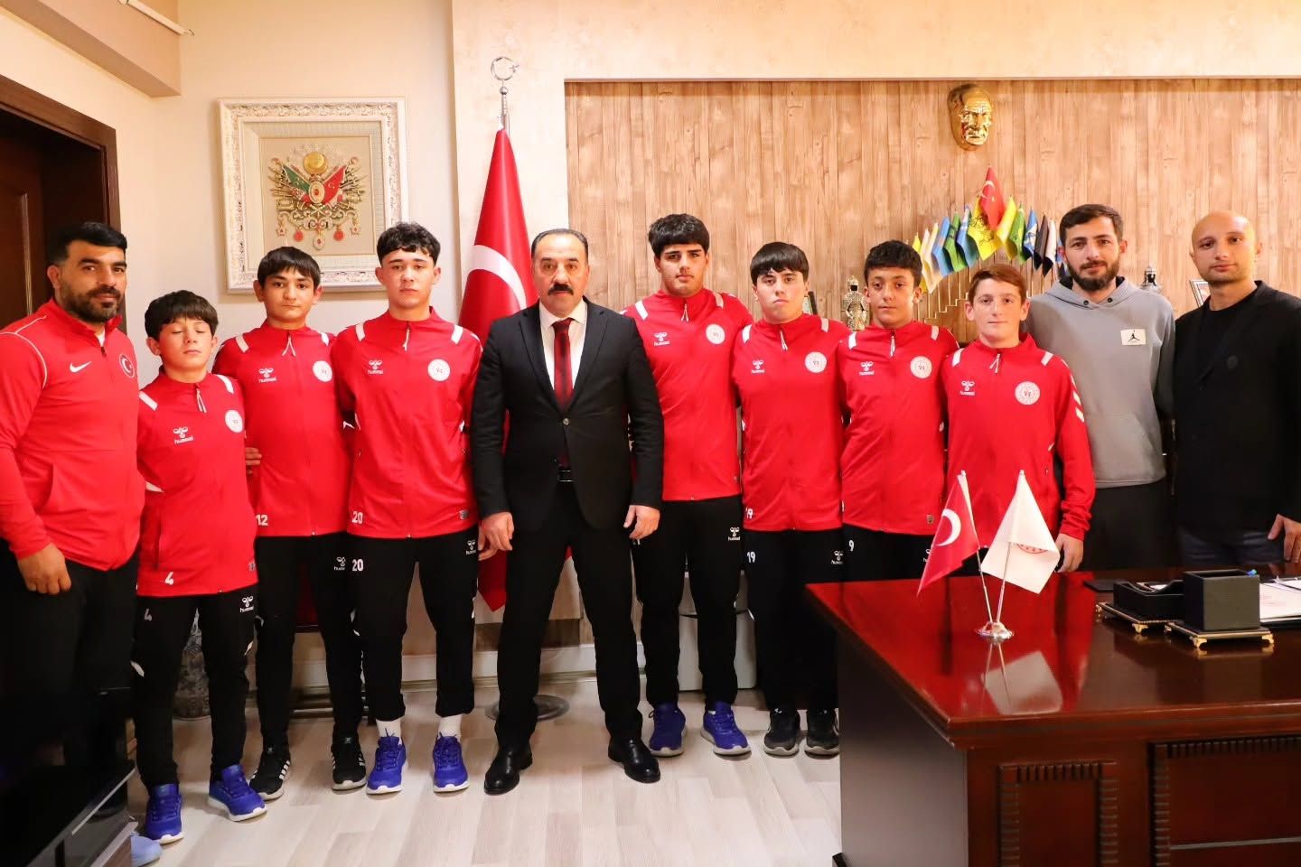 Aksaray’ın Genç Güreşçilerini Makamında Ağırla