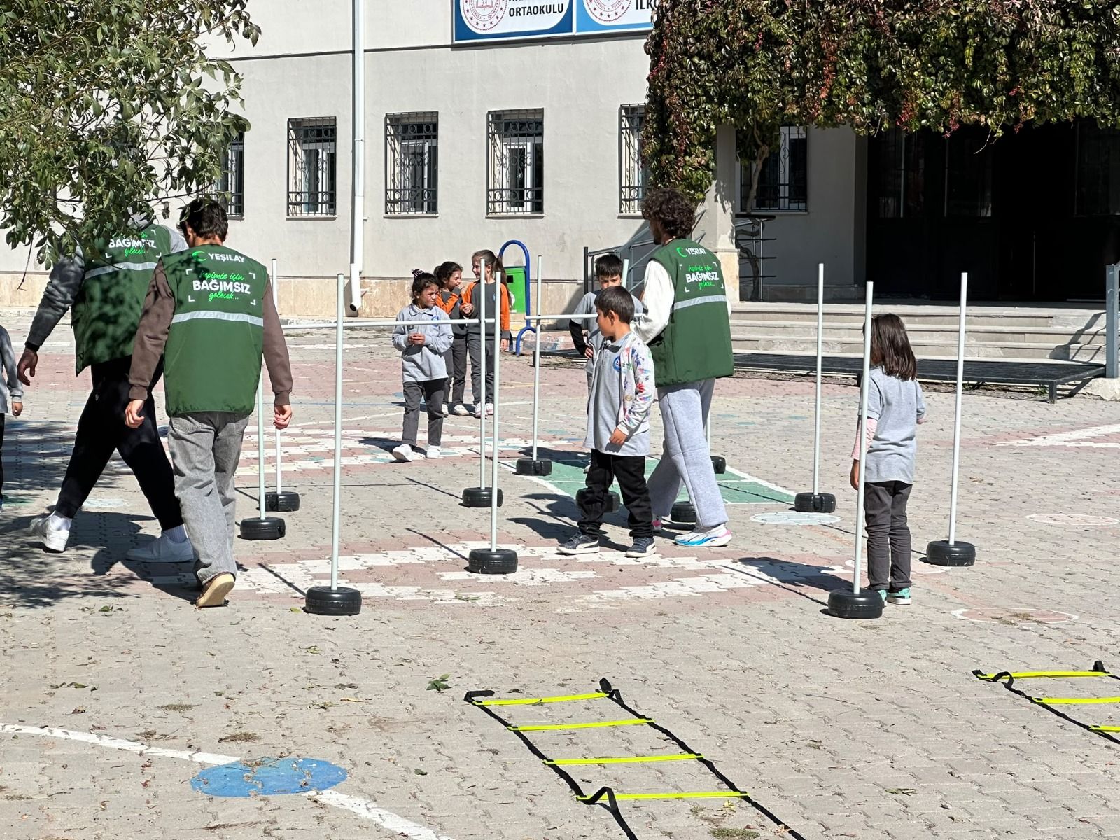 Asü Öğrencileri Çocuklara Ders Anlattı