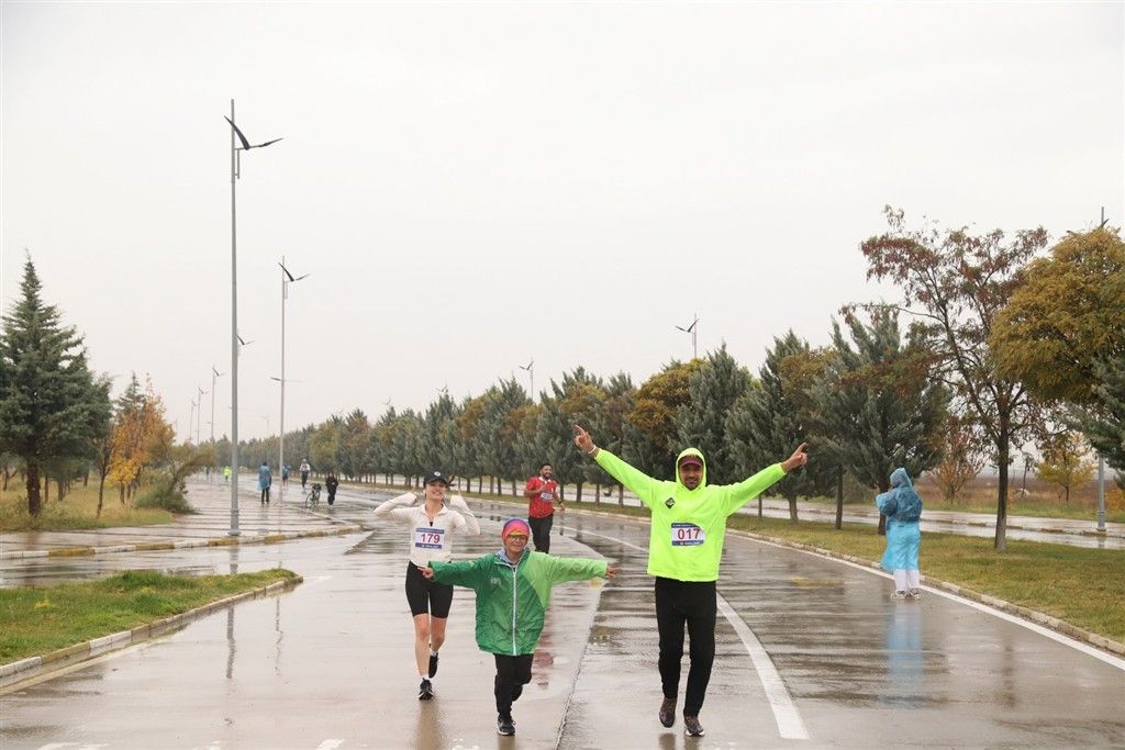ASÜ’de Cumhuriyet Bayramı coşkusu koşuyla taçlandı