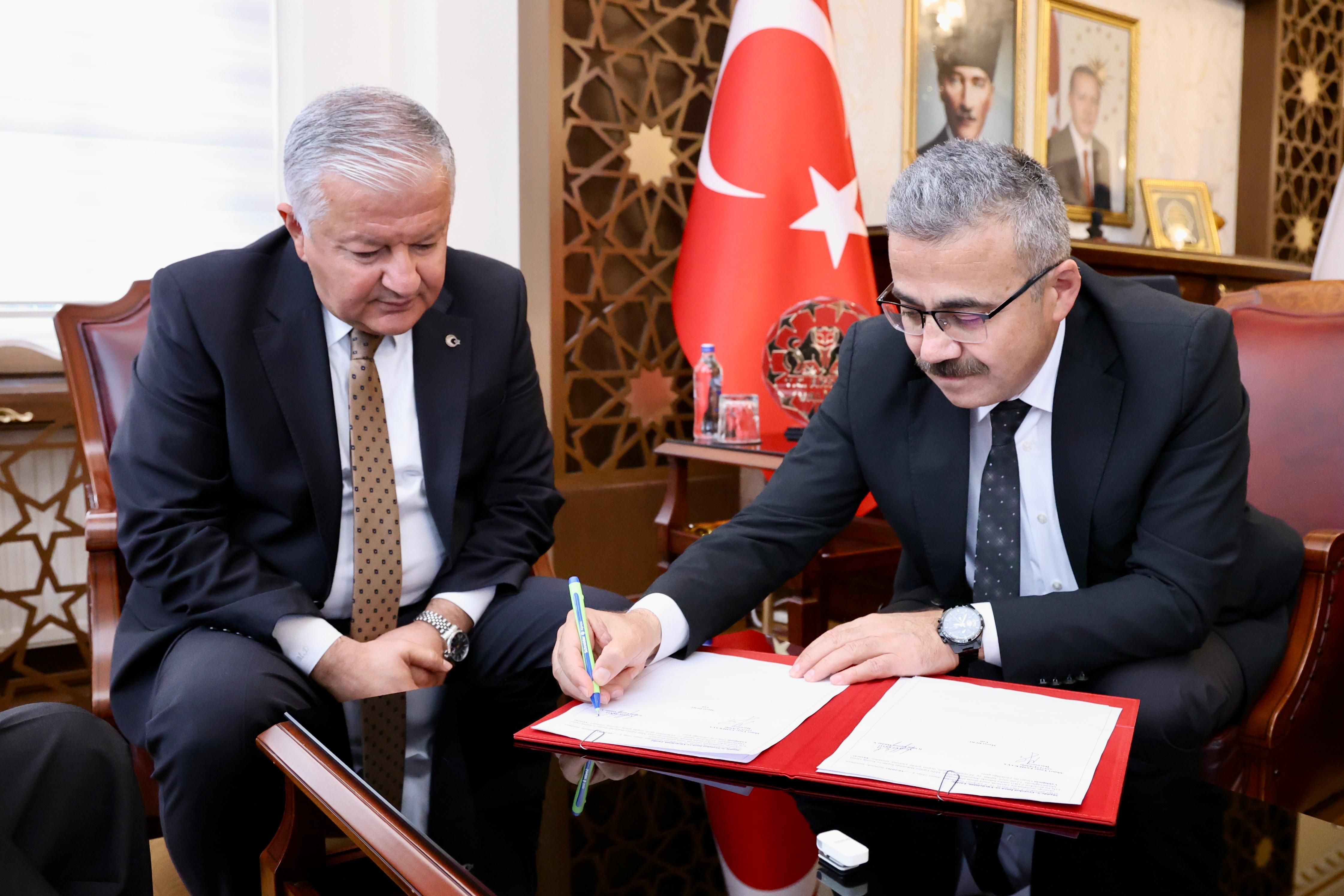 Eşmekaya’da Eğitime Hayırsever Desteğii