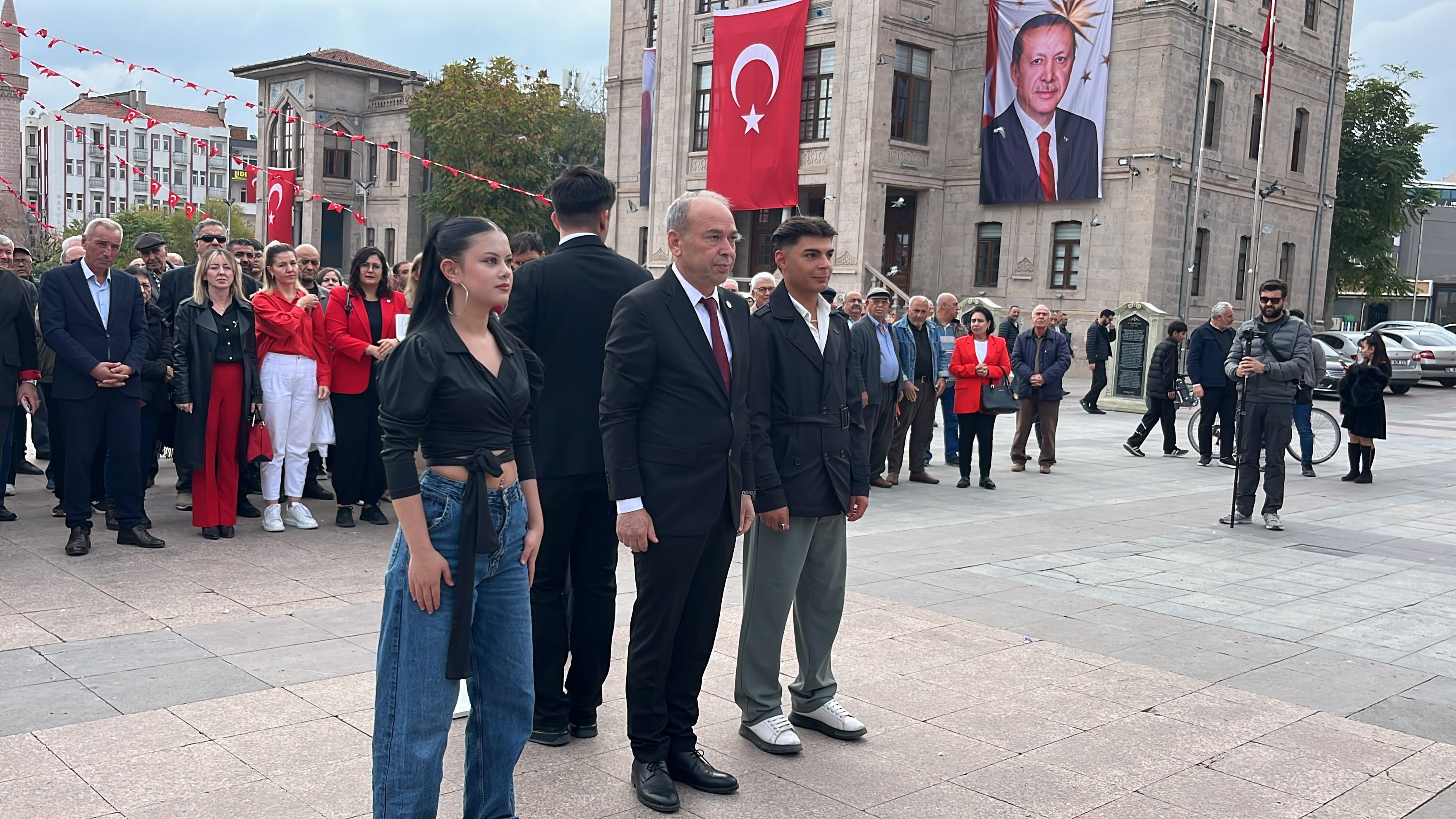 YENİ Parti’den kent meydanında 29 Ekim kutlaması