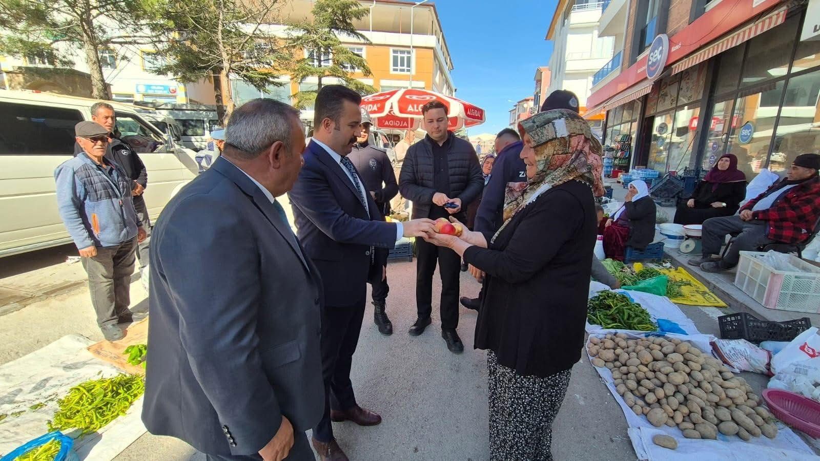 Kaymakam, Pazarcılarla Buluştuu