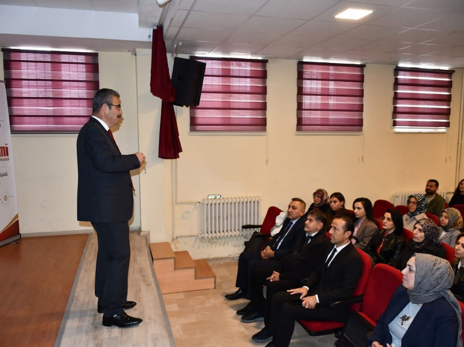 Üreten Nesiller Için Öğretmenlere Eğit