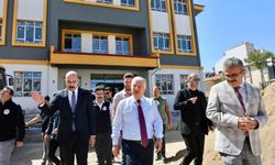 Vali Duru, okul inşaatlarını boş bırakmıyor