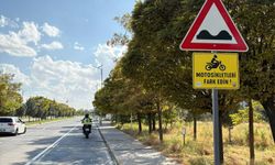 AGEM’den “Motosikletleri Fark Edin” Çağrısı: Tabelalar Üniversite ve Helvadere’ye de Asıldı