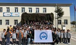 ASÜ öğrencileri çocuklara ders anlattı