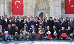 Sultanhanı'nda motosiklet sürücülerine hayat kurtaran hediye