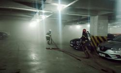 Otoparktaki araç birden alevler içinde kaldı!