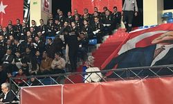 29 Ekim töreninde güvenlikten örnek davranış!