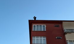 Aksaray’da 5 katlı binanın çatısında gergin bekleyiş!