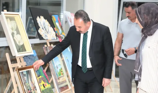 KYK'lı gençlerin el emeği eserleri görücüye çıktı