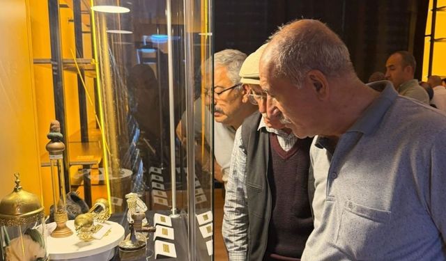 Ulu çınarlar Mukaddes Emanetler Sergisi’ni gezdi